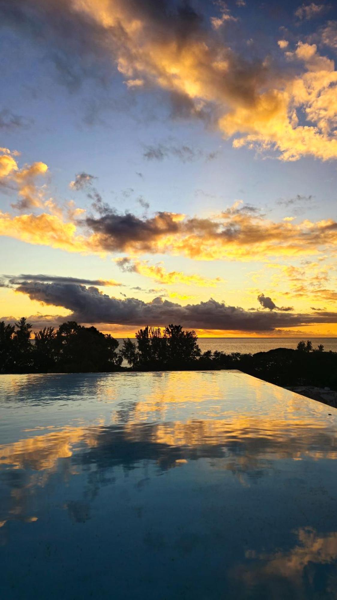 Apartament Luxury Penthouse With Infinity Pool & Stunning Sea View Flic-en-Flacq Zewnętrze zdjęcie
